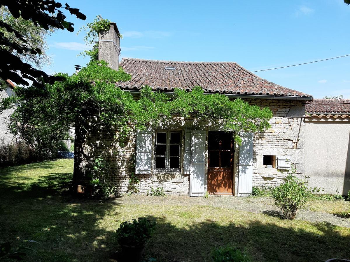 Wisteria Cottage Les Adjots Экстерьер фото