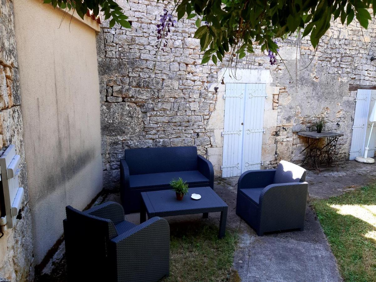 Wisteria Cottage Les Adjots Экстерьер фото
